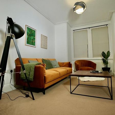 Spacious Two-Bedrooms House, Private Parking, Contractors, Relocators Oxford Luaran gambar