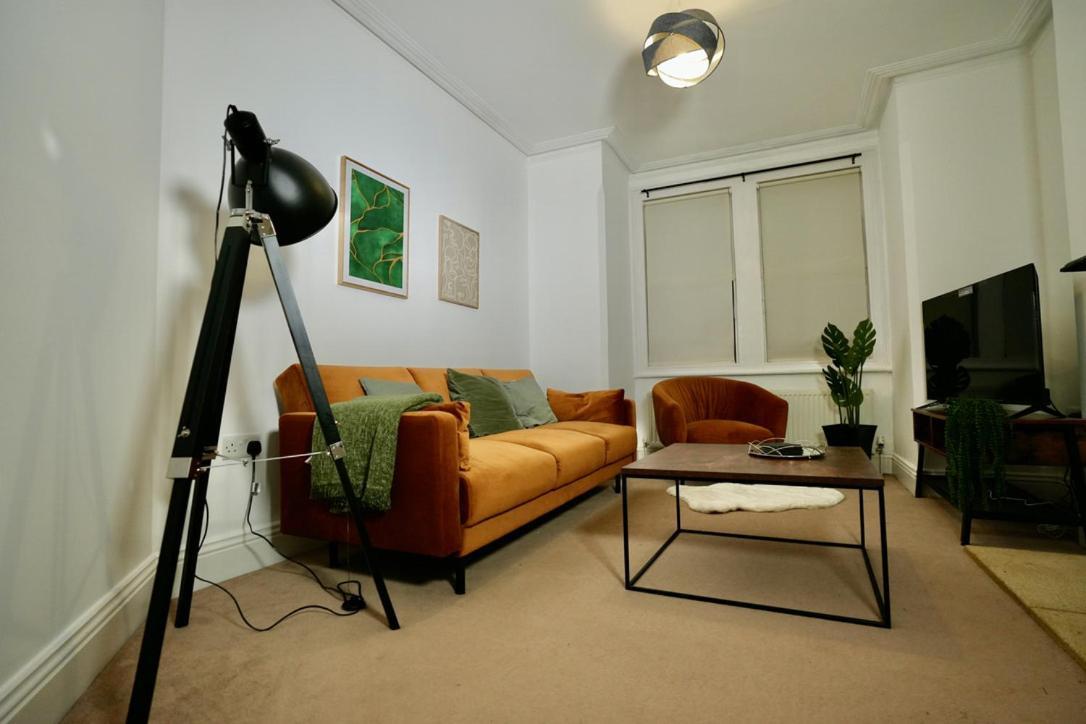 Spacious Two-Bedrooms House, Private Parking, Contractors, Relocators Oxford Luaran gambar