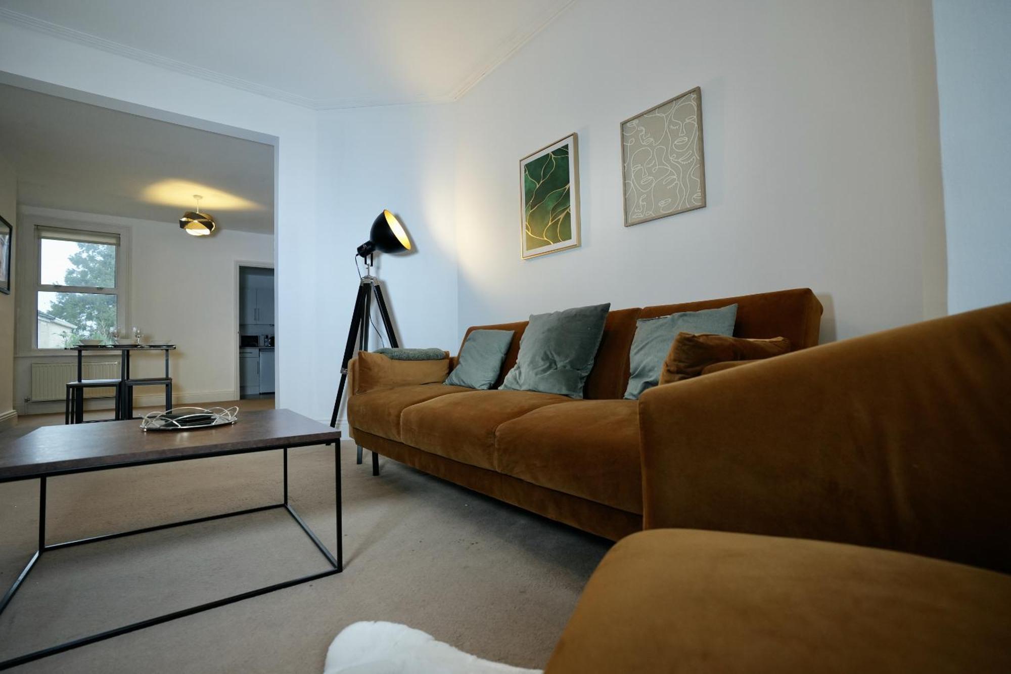 Spacious Two-Bedrooms House, Private Parking, Contractors, Relocators Oxford Luaran gambar