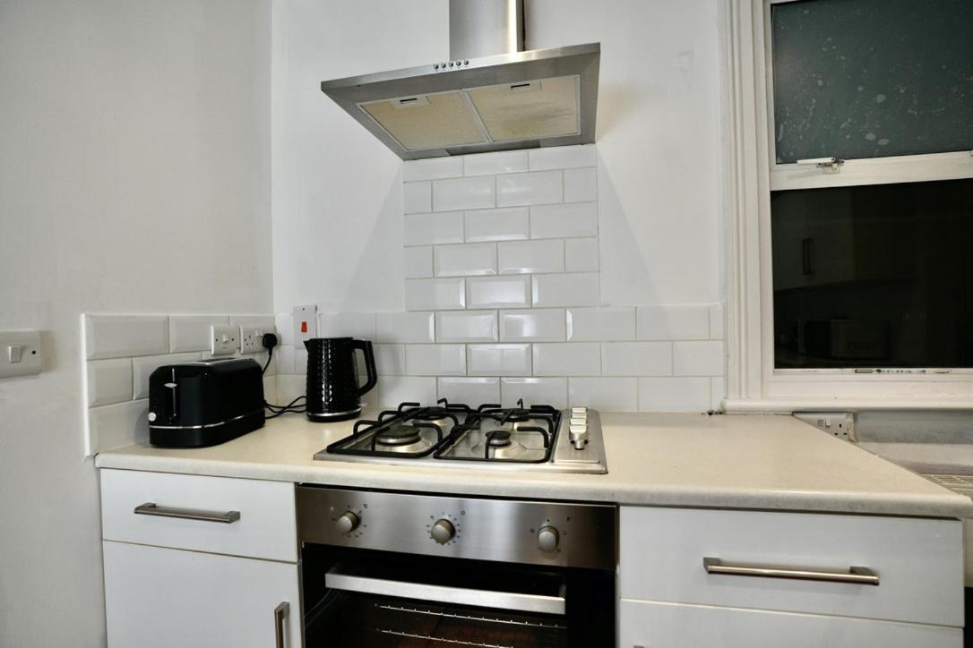 Spacious Two-Bedrooms House, Private Parking, Contractors, Relocators Oxford Luaran gambar